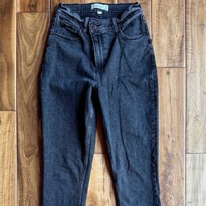Abercrombie & Fitch”• 90s Slim Straight Ultra High Rise - Black• Size 25